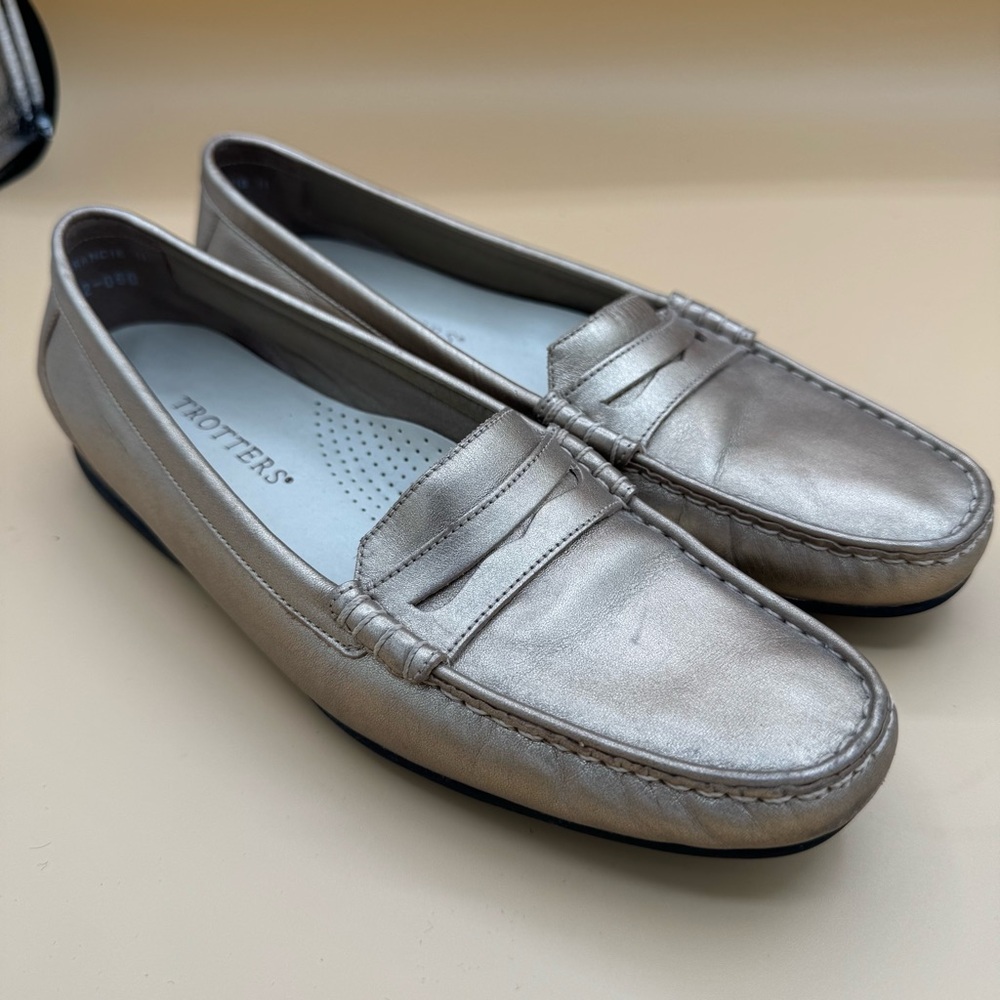Trotters Francie Women's Metallicâ Gold Loafers, Size 9 Narrow, EUC